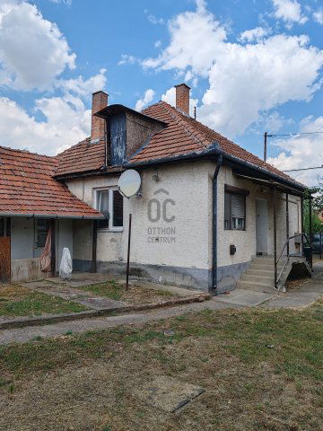 Eladó családi ház, Szolnokon 21 M Ft, 2 szobás