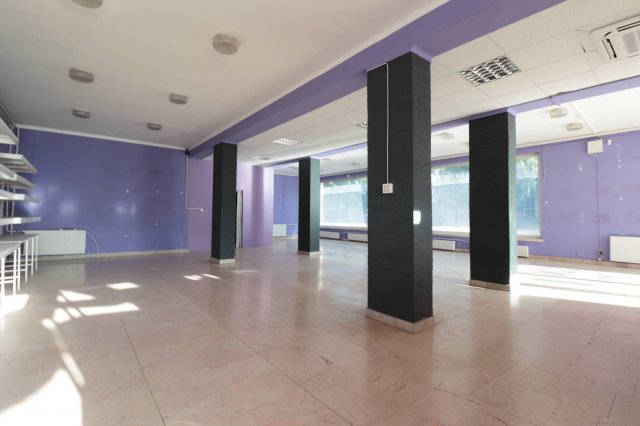 Eladó üzlethelyiség, Orosházán 80 M Ft, 2 szobás