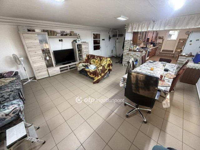 Eladó családi ház, Tiszakécskén 70 M Ft, 6 szobás
