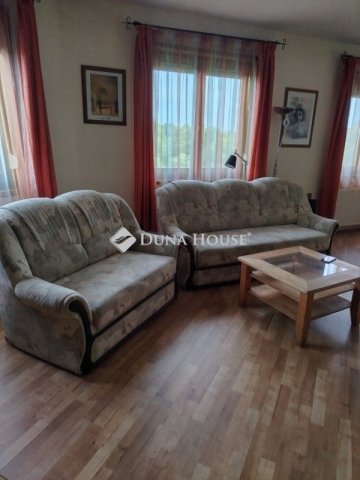 Eladó téglalakás, Dunaújvárosban 89 M Ft, 3 szobás