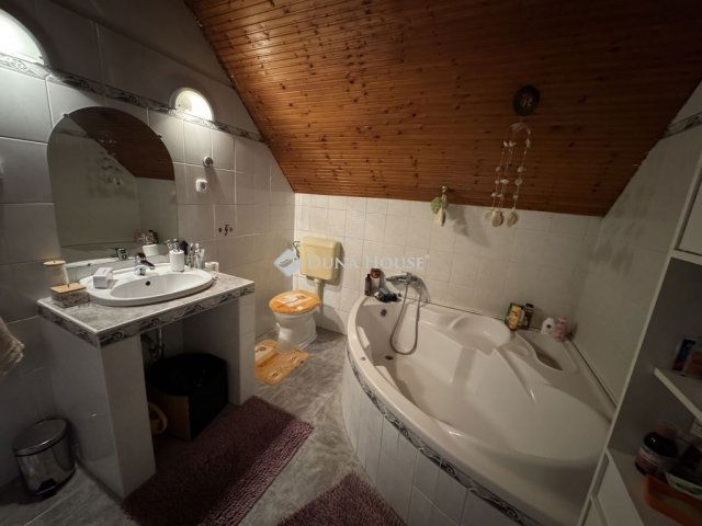 Eladó családi ház, Nagytarcsán 119.9 M Ft, 4 szobás