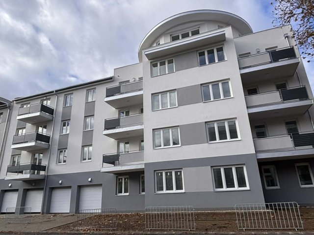 Eladó téglalakás, Tapolcán 60 M Ft, 3 szobás