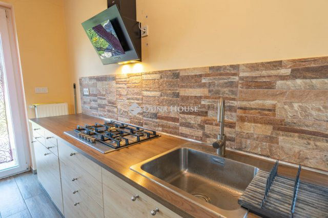 Eladó ikerház, Győrött 134.9 M Ft, 6 szobás