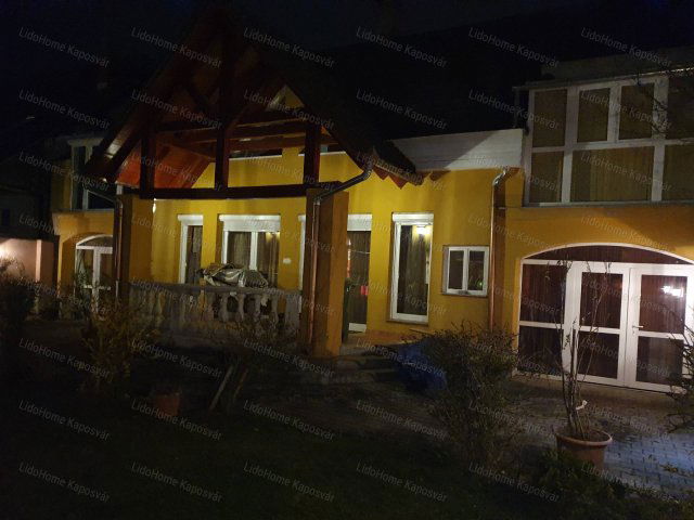Eladó családi ház, Kaposváron 120 M Ft, 5 szobás
