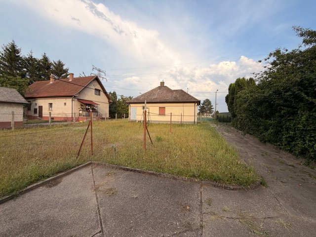 Eladó családi ház, Vácon 85 M Ft, 2 szobás