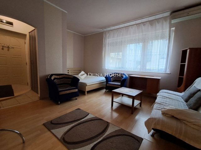 Eladó téglalakás, Debrecenben 47.8 M Ft, 1 szobás