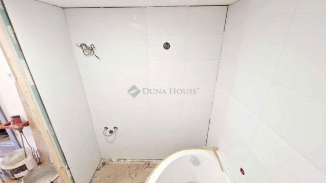 Eladó téglalakás, Budapesten, X. kerületben 48.4 M Ft, 1 szobás