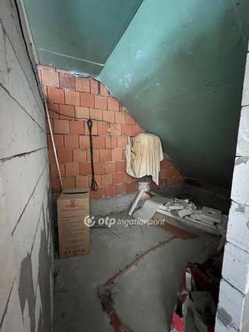 Eladó családi ház, Budapesten, III. kerületben 128.8 M Ft