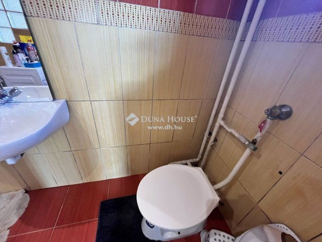 Eladó családi ház, Kecskeméten 24.99 M Ft, 2 szobás