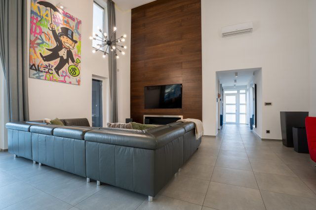 Eladó családi ház, Vecsésen 325 M Ft, 4 szobás