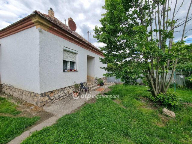 Eladó családi ház, Pápán 22.4 M Ft, 1+1 szobás