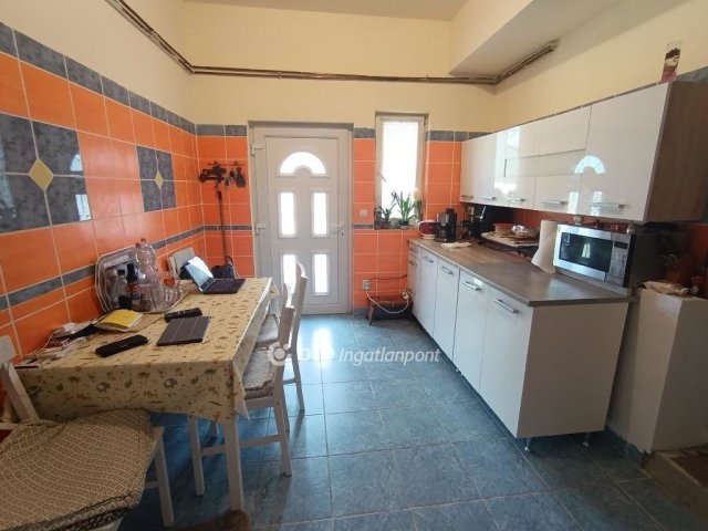 Eladó ikerház, Biatorbágyon 51.99 M Ft, 2 szobás