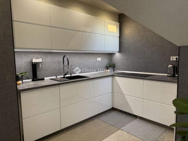 Eladó téglalakás, Érden 136.9 M Ft, 4 szobás