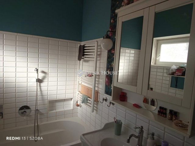 Eladó családi ház, Vecsésen 85 M Ft, 6 szobás