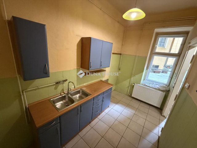 Eladó téglalakás, Budapesten, VI. kerületben 80 M Ft, 3 szobás