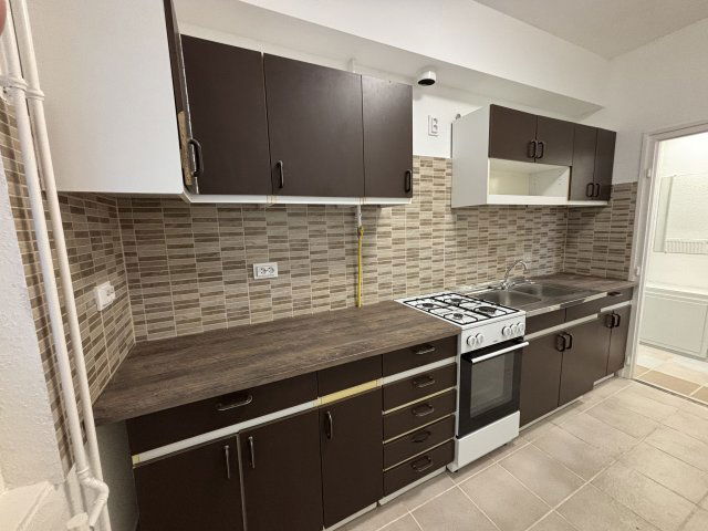 Eladó téglalakás, Szolnokon 43.9 M Ft, 2 szobás