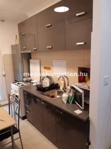 Kiadó panellakás, albérlet, Pécsett 180 E Ft / hó, 2 szobás