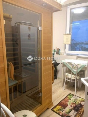 Eladó panellakás, Szegeden 65 M Ft, 4 szobás