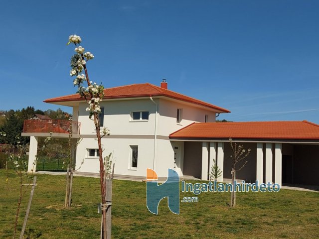 Eladó családi ház, Cserszegtomajon 165 M Ft, 4 szobás