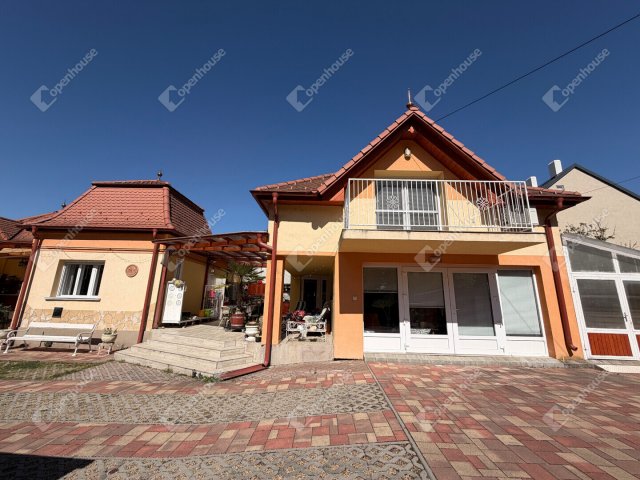 Eladó családi ház, Keszthelyen 195 M Ft, 5 szobás