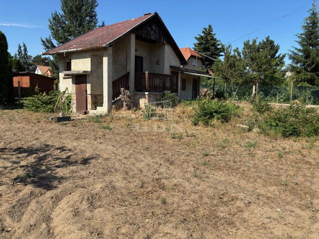 Eladó nyaraló, Komáromban 16.5 M Ft, 1 szobás