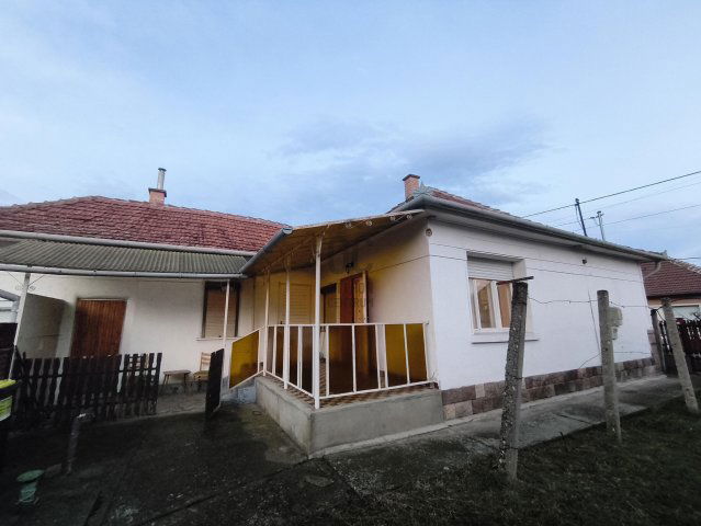 Eladó családi ház, Adácson 26 M Ft, 3 szobás