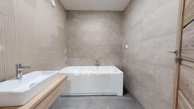 Eladó téglalakás, Nyíregyházán 72.036 M Ft, 3 szobás