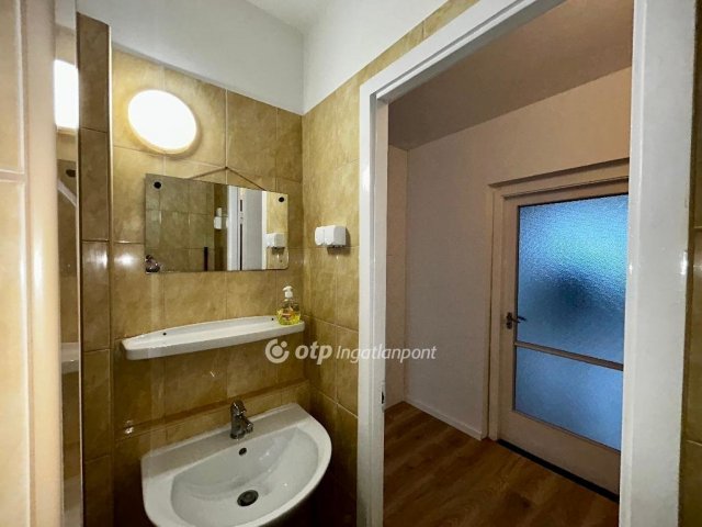 Eladó panellakás, Debrecenben 63.49 M Ft, 3 szobás