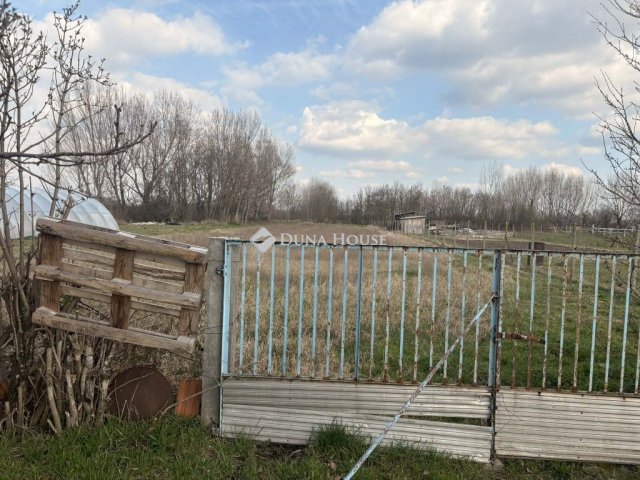 Eladó családi ház, Szárföldön 34.9 M Ft, 2 szobás