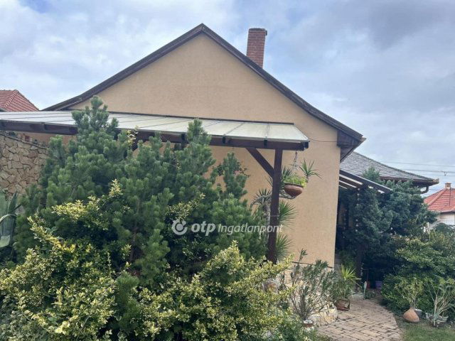 Eladó családi ház, Gyöngyösön 79.9 M Ft, 4 szobás