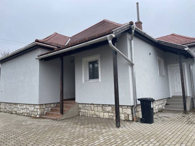 Eladó családi ház, Esztergomban 119 M Ft, 4 szobás