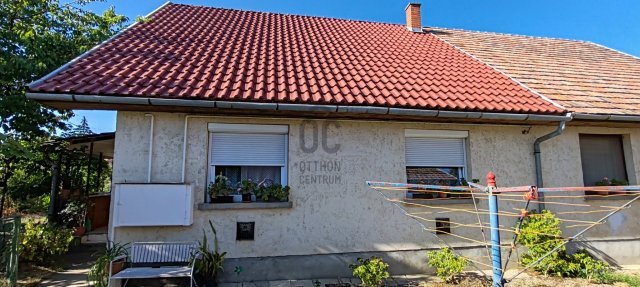 Eladó családi ház, Kőröshegyen 79.9 M Ft, 6 szobás