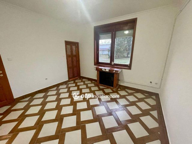 Kiadó téglalakás, albérlet, Pápán 110 E Ft / hó, 1 szobás