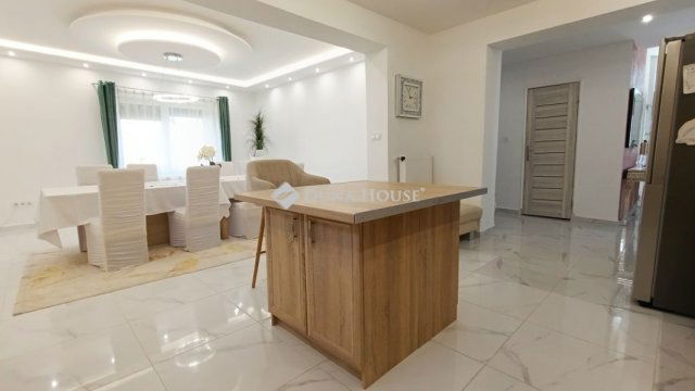 Eladó családi ház, Szajkon 55 M Ft, 5 szobás