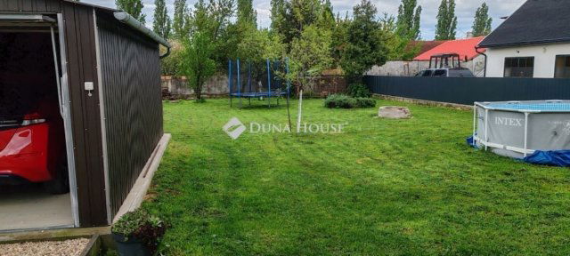 Eladó családi ház, Siklóson 96.5 M Ft, 5 szobás