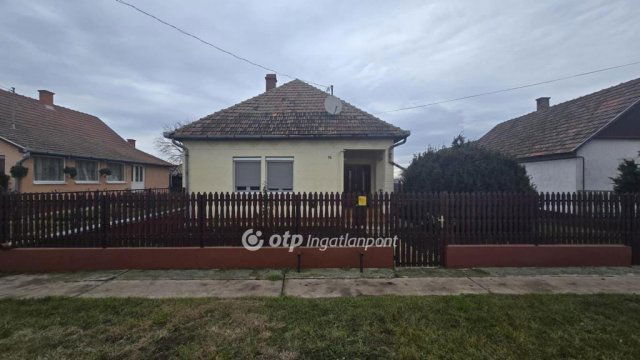 Eladó családi ház, Tetétlenen 19.7 M Ft, 2 szobás
