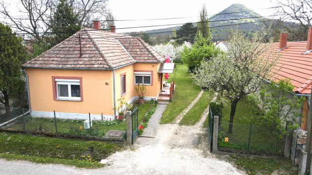 Eladó családi ház, Nemesgulácson 62.9 M Ft, 2 szobás