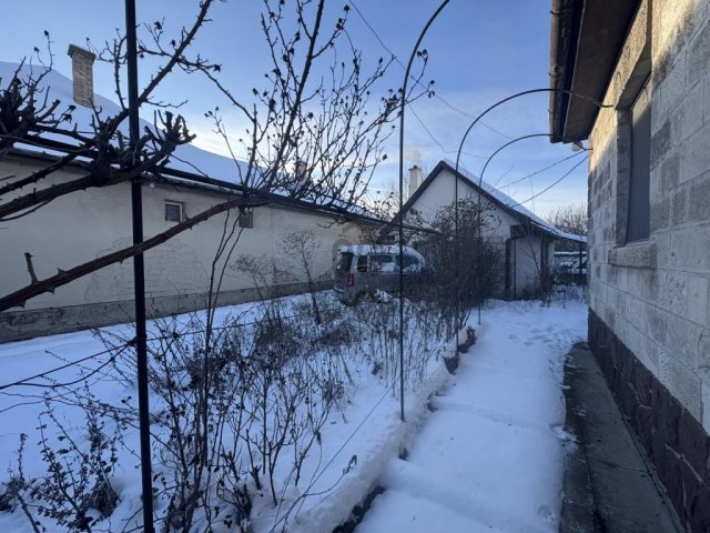 Eladó családi ház, Cegléden 69.9 M Ft, 3 szobás