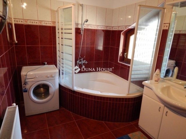 Eladó családi ház, Kecskeméten 115 M Ft, 6 szobás