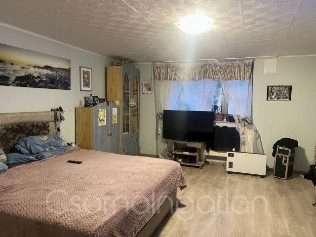 Eladó családi ház, Potyondon 27 M Ft, 3 szobás