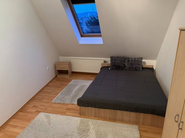 Kiadó téglalakás, albérlet, Pécsett, Zsinkó István utcában