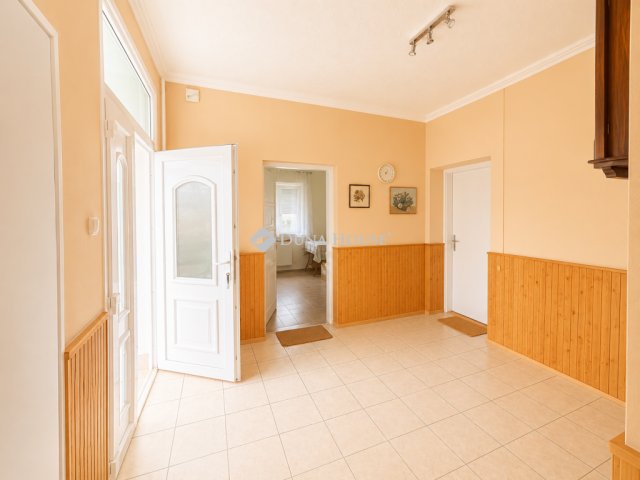 Eladó családi ház, Bősárkányon 63.5 M Ft, 3 szobás