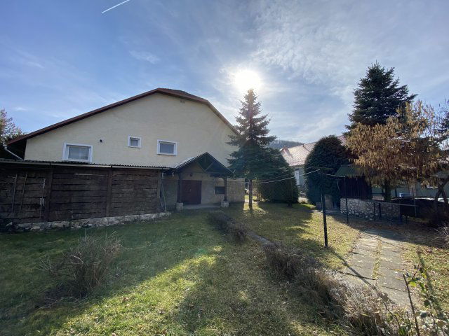 Eladó családi ház, Pilismaróton 149.9 M Ft, 6 szobás