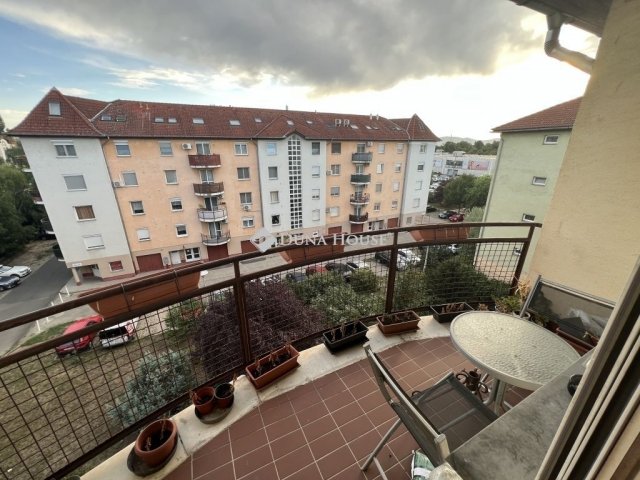 Eladó téglalakás, Budapesten, XV. kerületben 99.9 M Ft, 4 szobás