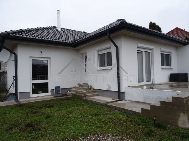 Eladó családi ház, Kunszigeten 64.99 M Ft, 2 szobás