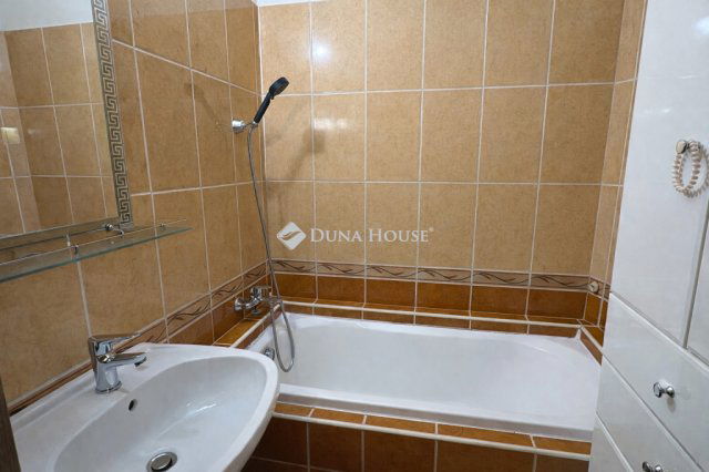 Eladó panellakás, Dunakeszin 76.7 M Ft, 3 szobás