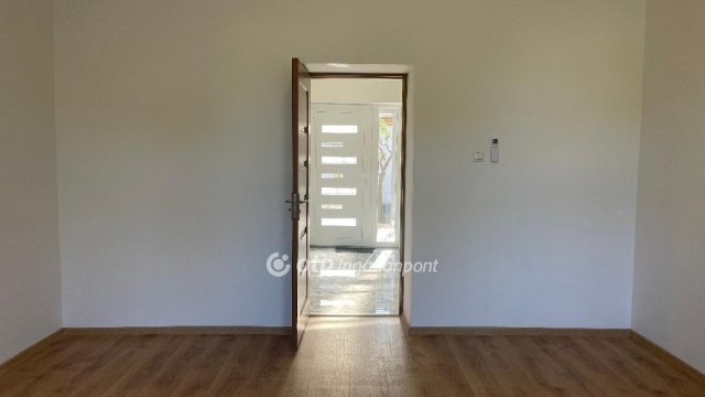 Eladó családi ház, Üllőn 84.9 M Ft, 4 szobás