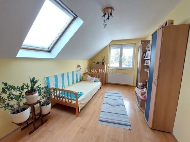 Eladó családi ház, Budapesten, III. kerületben 230 M Ft