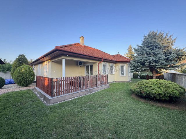 Eladó családi ház, Mosonszentmiklóson 94.9 M Ft, 4 szobás