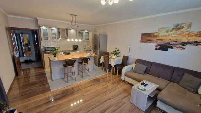 Eladó téglalakás, Győrött 98.5 M Ft, 4 szobás